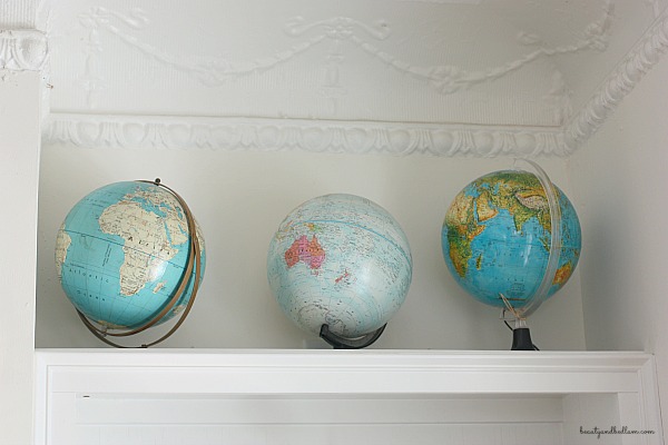 https://jenschmidt.life/wp-content/uploads/2014/02/Globes-are-such-a-wonderful-way-to-decorate-on-a-budget.jpg